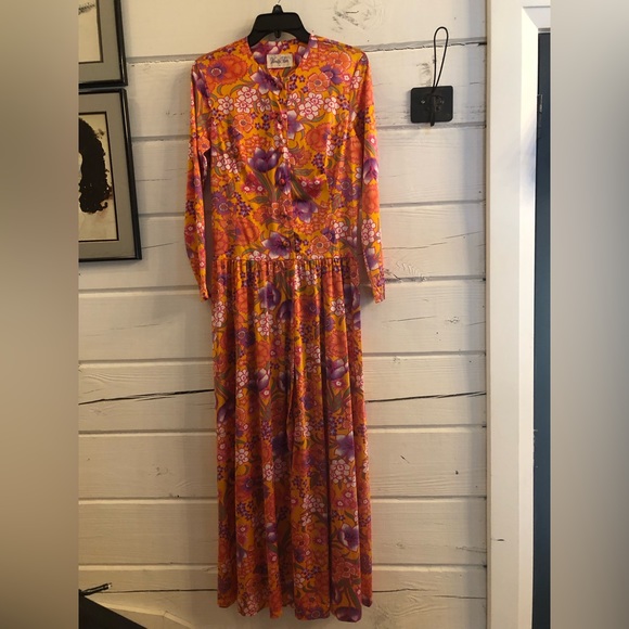 Vintage 1970’s hostess lounge Maxie dress - Picture 2 of 10